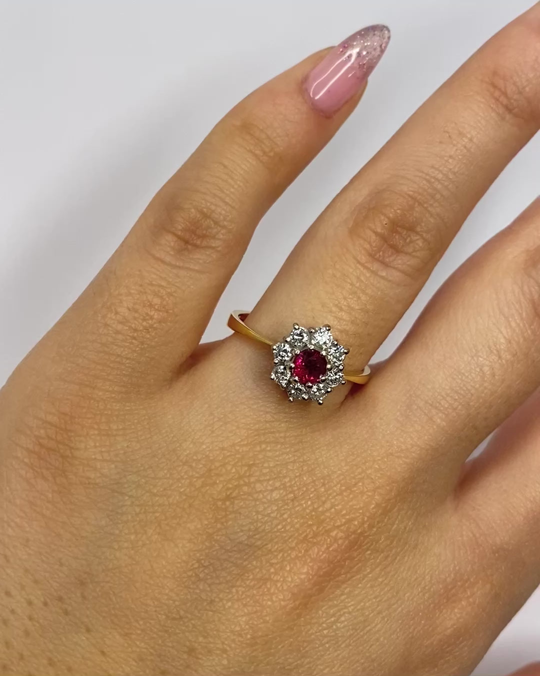 Marguerite Ring Ruby &amp; Diamonds 0.40 carat "Hemma"