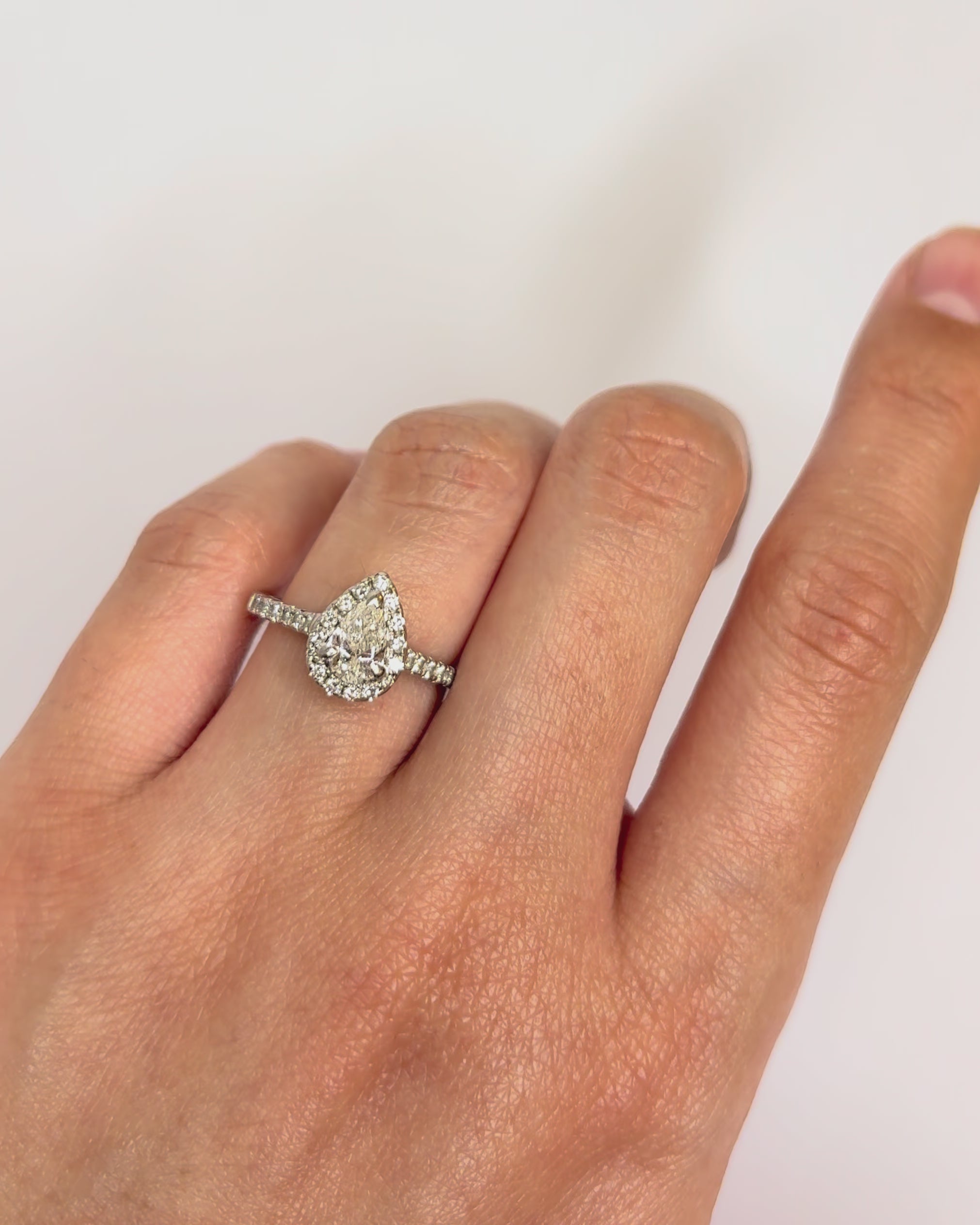 Anillo solitario con diamantes 0,77 quilates "Aline"