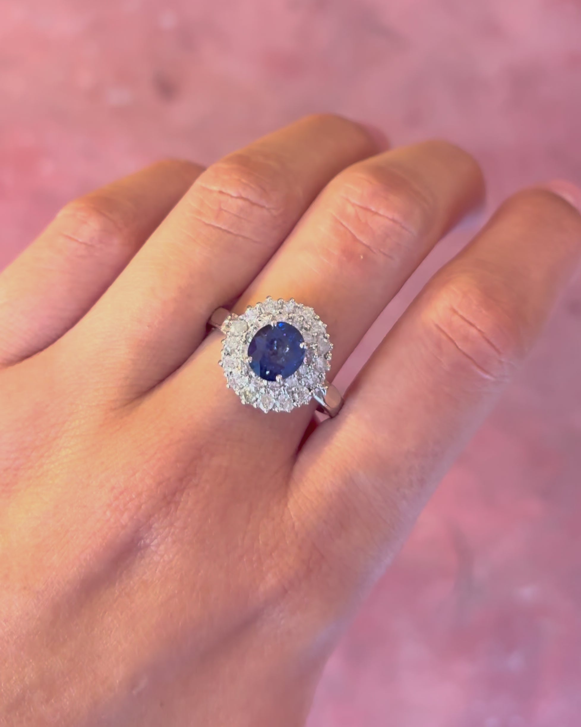 Bague Marguerite Saphir Ceylan 2.13 carats &amp; Diamants 0.86 carat "Joaquin"