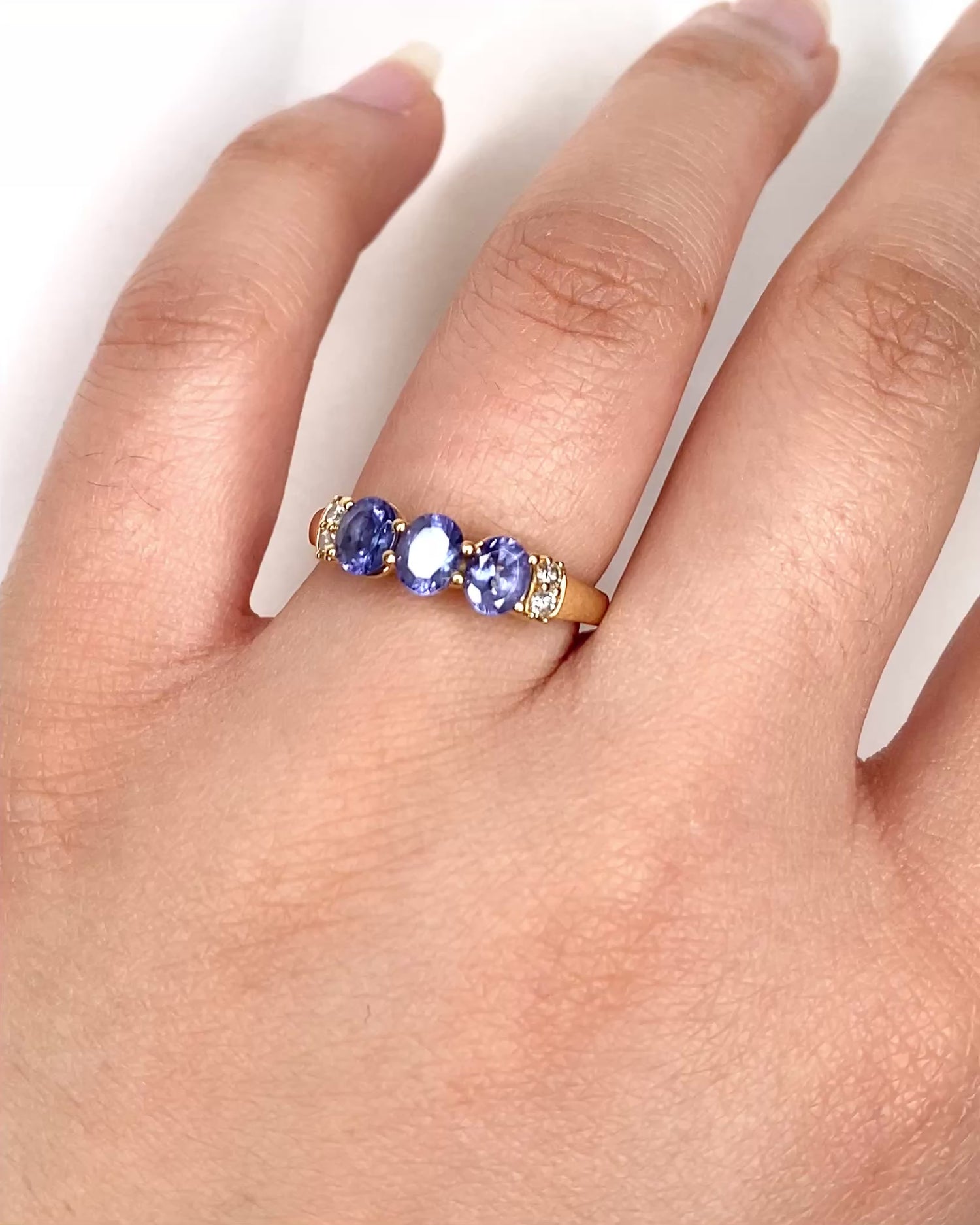 Anillo Riviere Tanzanitas 0,80 quilates y Diamantes "Iliana"