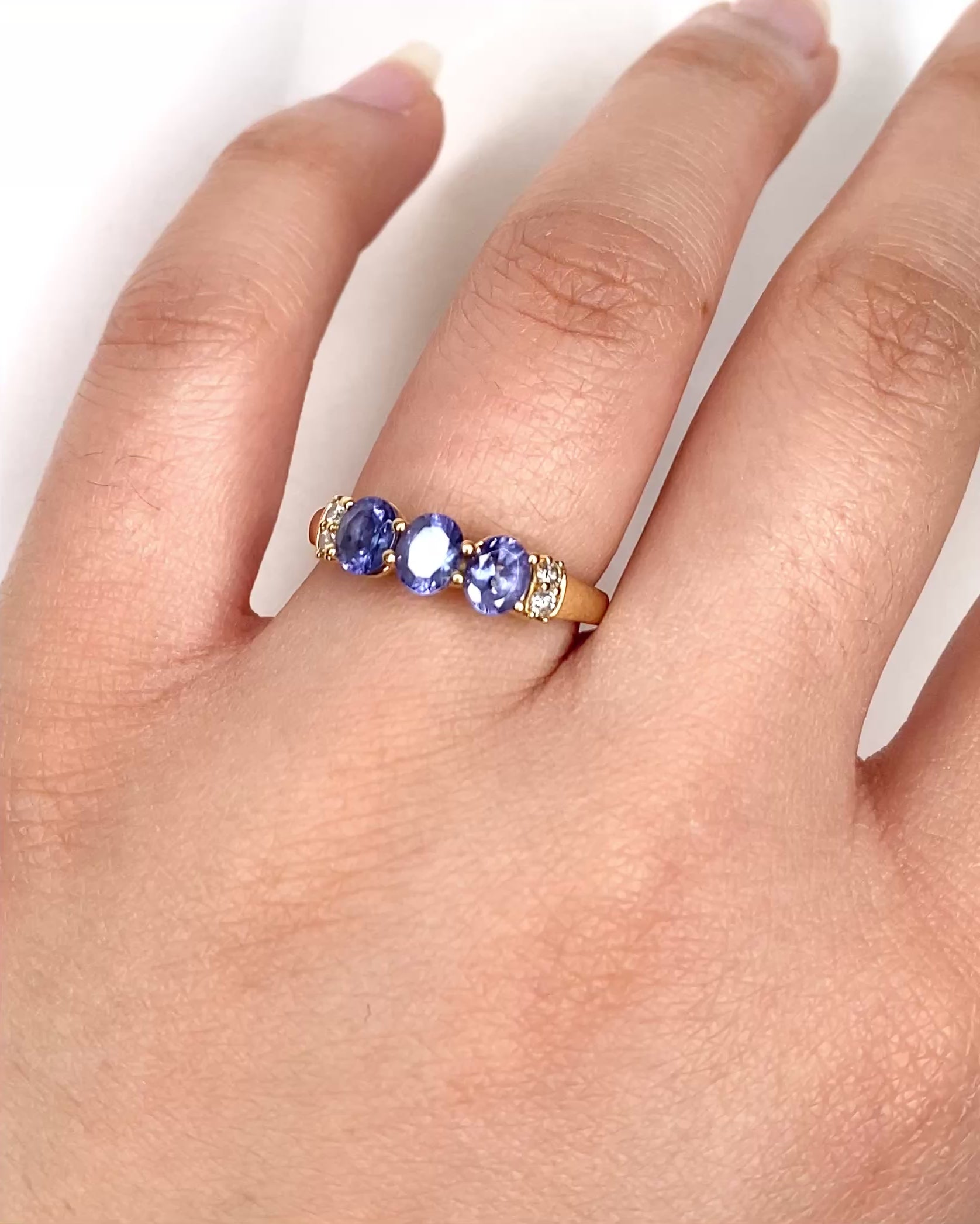 Anillo Riviere Tanzanitas 0,80 quilates y Diamantes "Iliana"