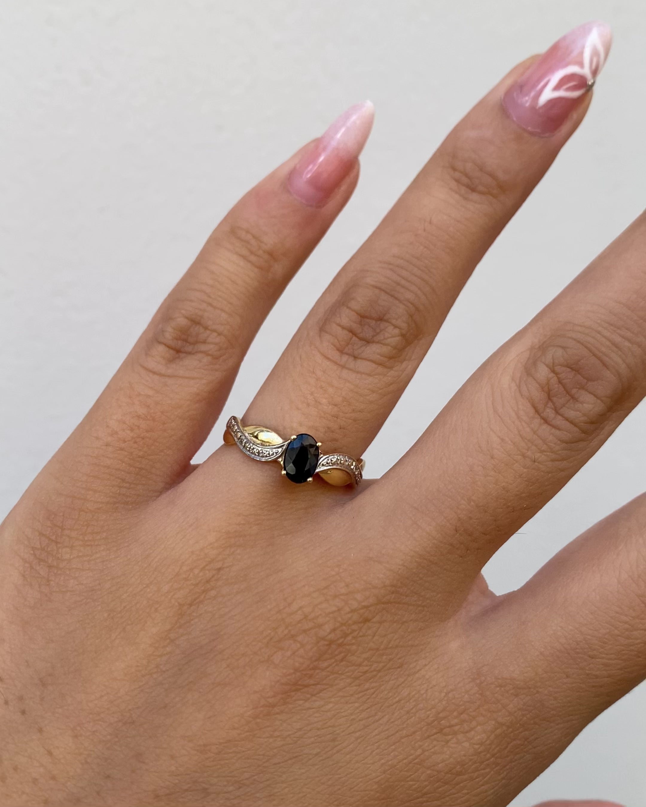 Anillo solitario zafiro 0.60 quilates y diamantes "Marceline"