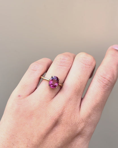 Anillo solitario de turmalina rosa 1.84 quilates &quot;Leslie&quot;