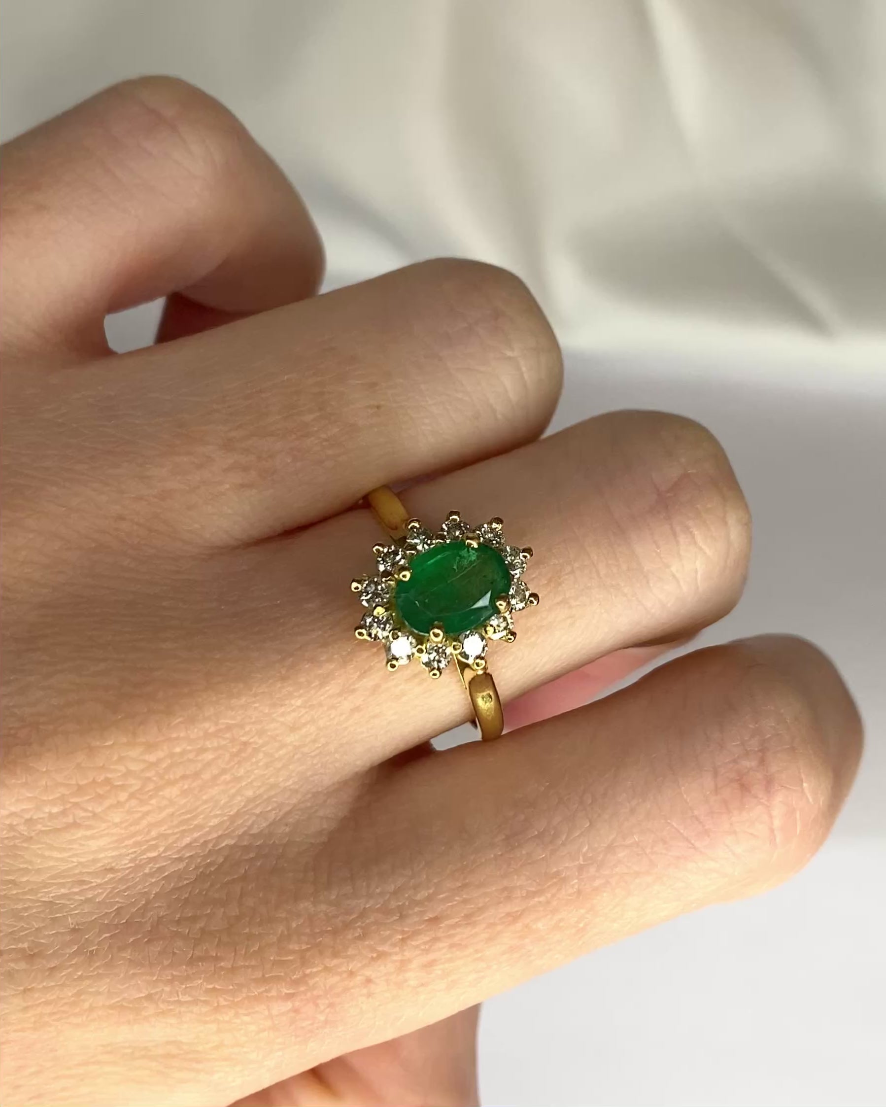 Bague Marguerite Émeraude 1.11 carat &amp; Diamants 0.48 carat "Maja"
