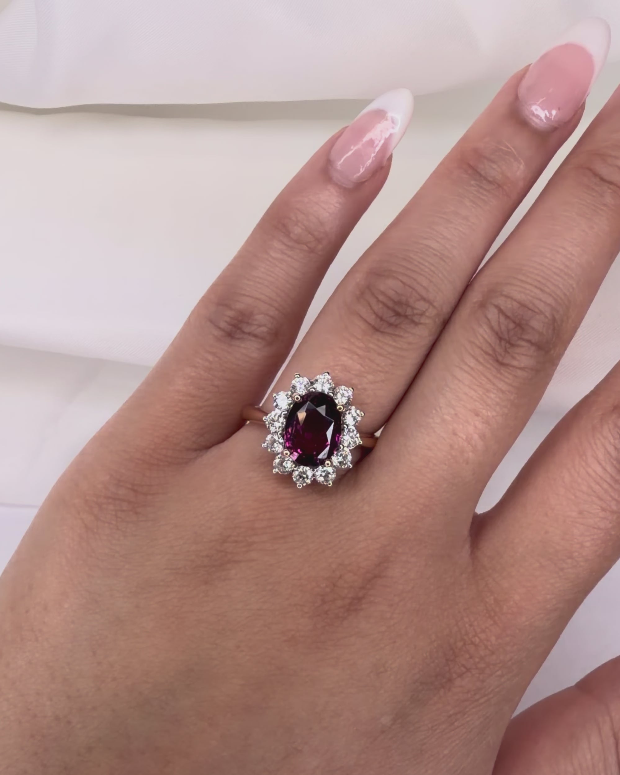 Bague Marguerite Grenat 5 carats &amp; Diamants 1.10 carat "Marika"