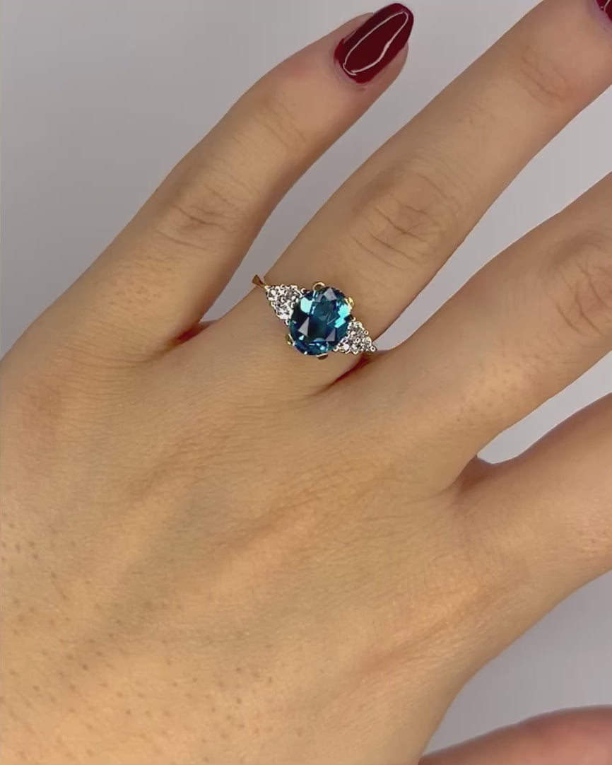 Bague Trilogie Topaze 2.30 carats &amp; 6 Diamants "Coline"