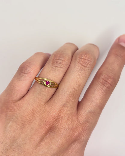 Solitary Ruby Ring "Callisto"
