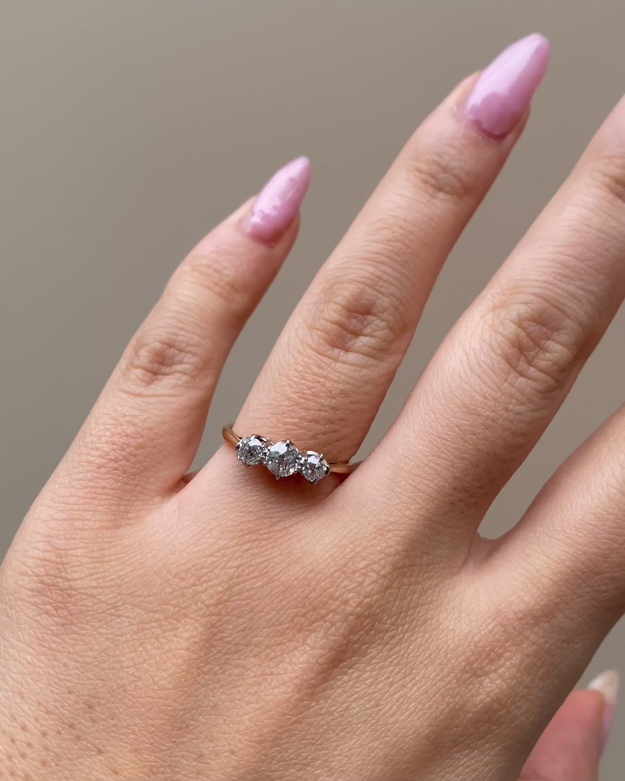Anillo Trilogía Diamantes 0.60 quilates "Lou"