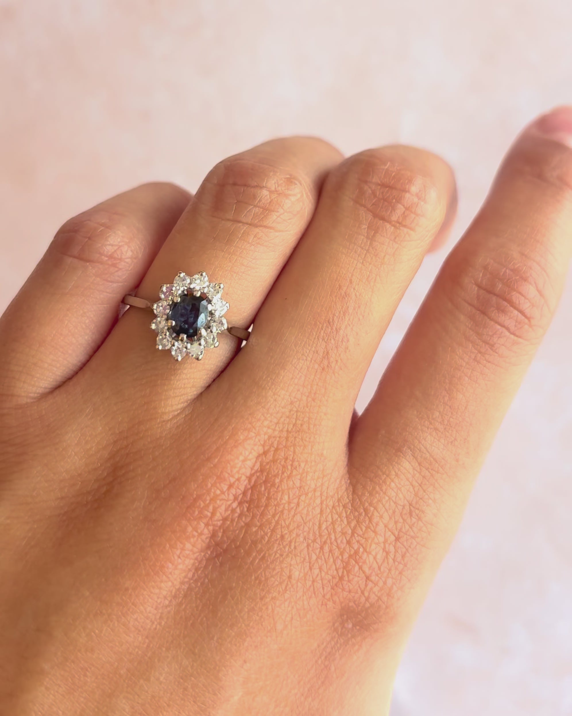 Anillo Marguerite Zafiro 0,53 quilates y Diamantes 0,36 quilates "Sarah"