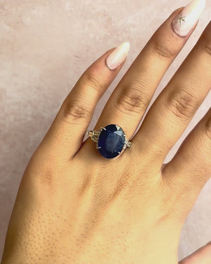 Anillo Trilogía Zafiro Ceilán 10.69 quilates y Diamantes 0.60 quilates "Katia"