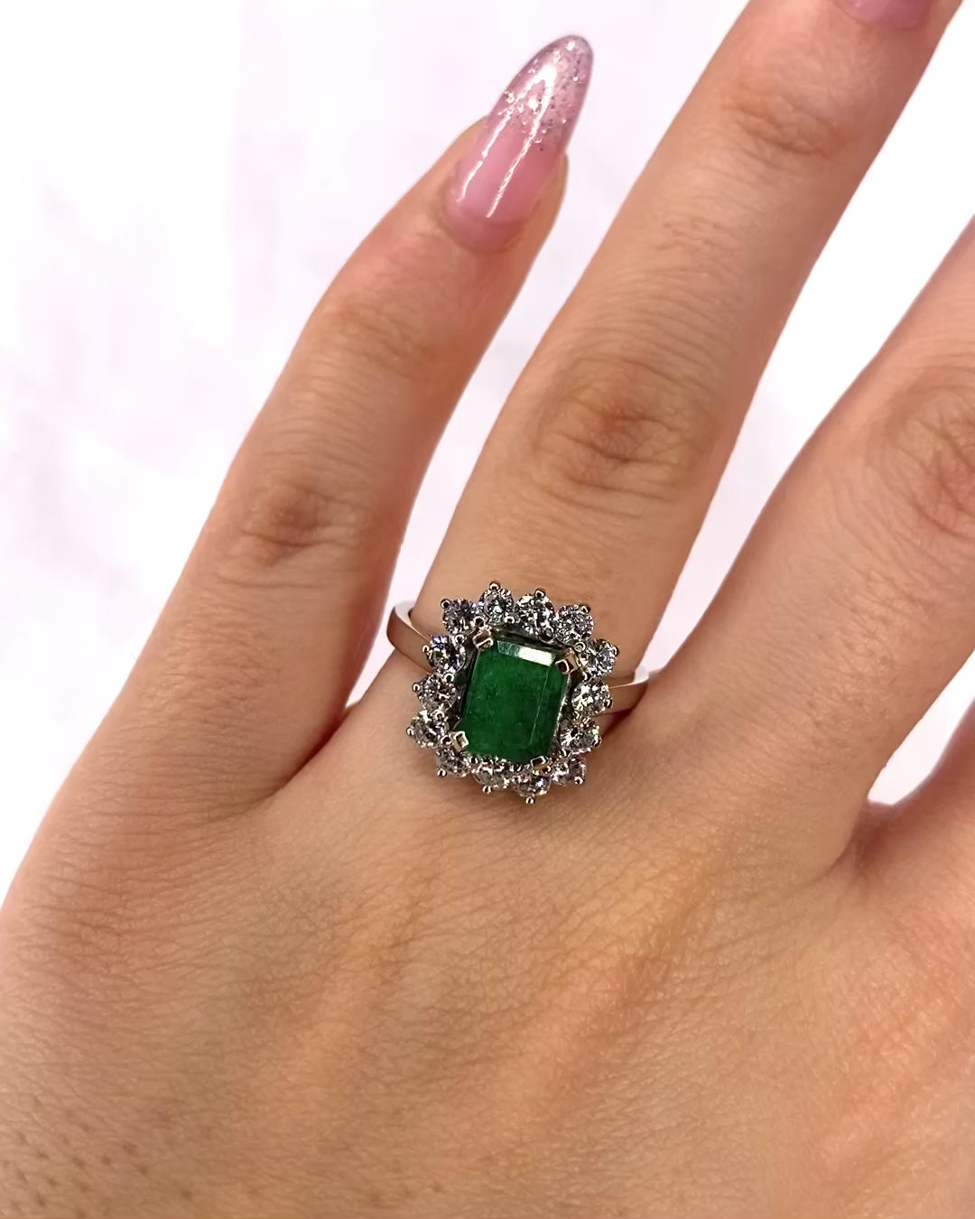 Bague Marguerite Émeraude 1.65 carat &amp; Diamants 0.84 carat "Céline"