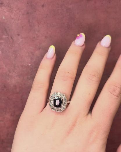 Anillo Margarita con zafiro de 1.85 quilates y diamantes de 0.72 quilates «Laura»