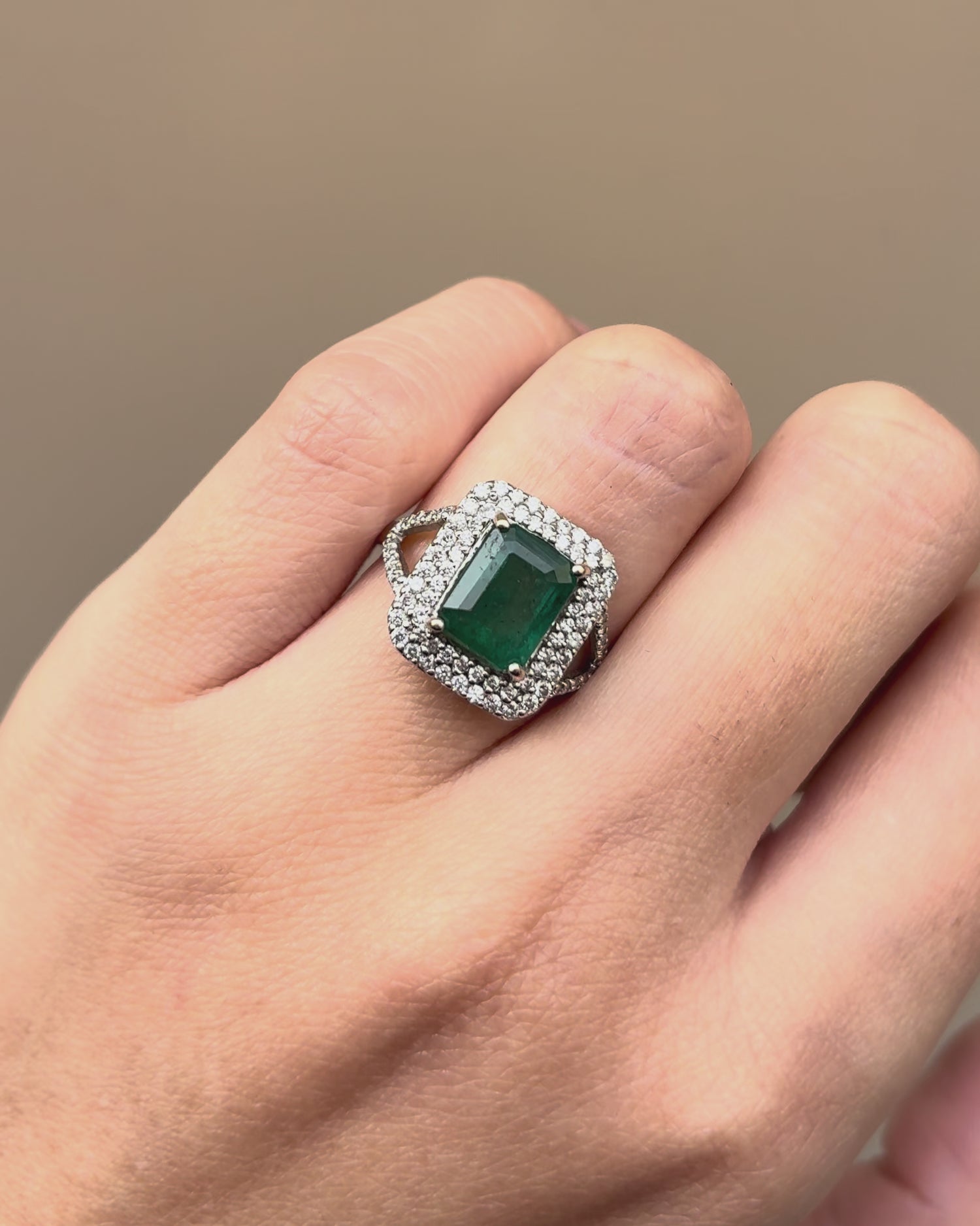 Marguerite Ring Art Deco Style Emerald 2.88 carats &amp; Diamonds 0.84 carat &quot;Cecilia&quot;
