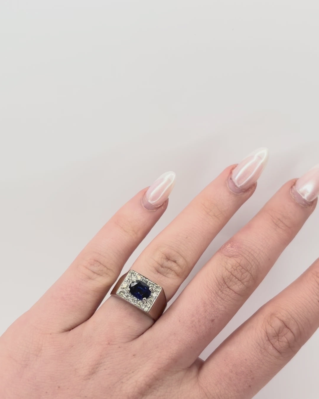 Bague Jonc Chevalière Saphir 1.40 carat &amp; Diamants 0.42 carat "Pascale"