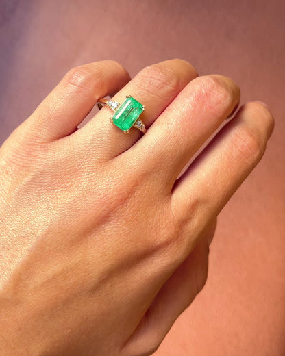 Bague Trilogie Émeraude Colombienne 2.40 carats &amp; Diamants "Alisée"