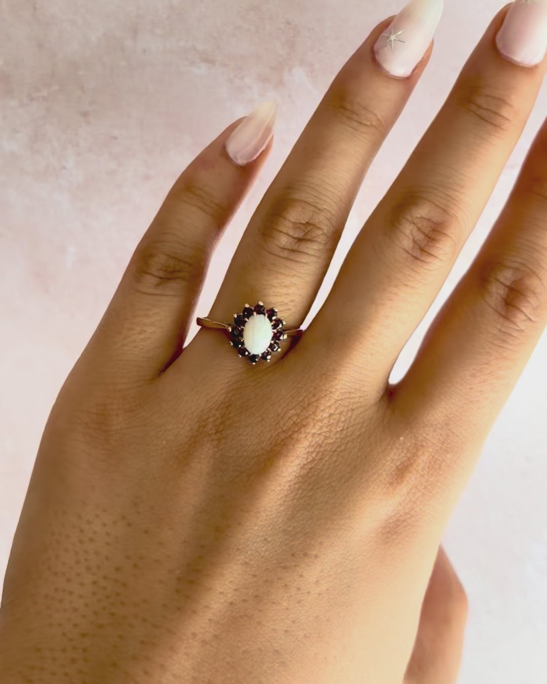 Bague Marguerite Opale &amp; Grenats "Noé"