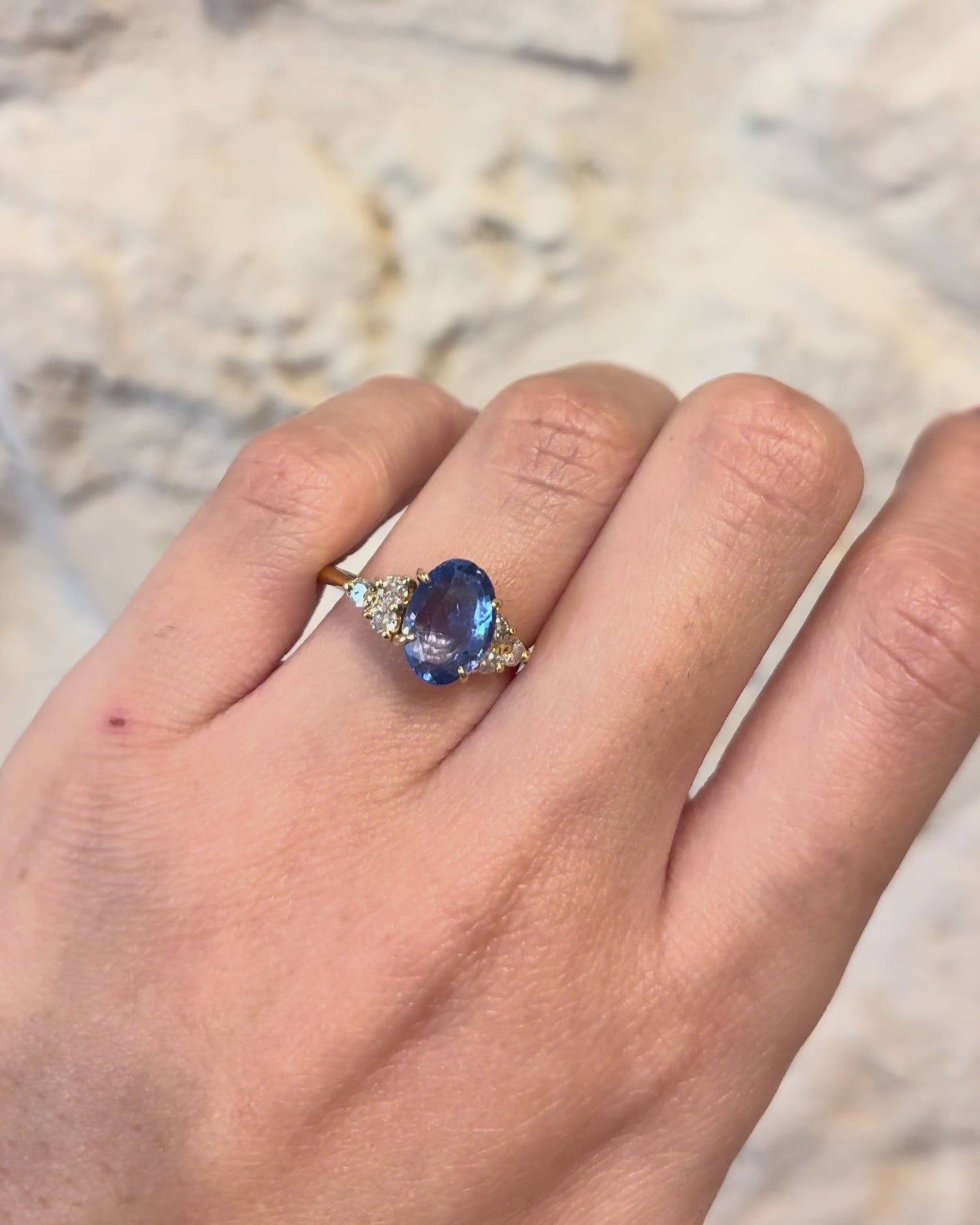 Bague Trilogie Saphir Cornflower 2.50 carats &amp; 6 Diamants &quot;Héloïse&quot;