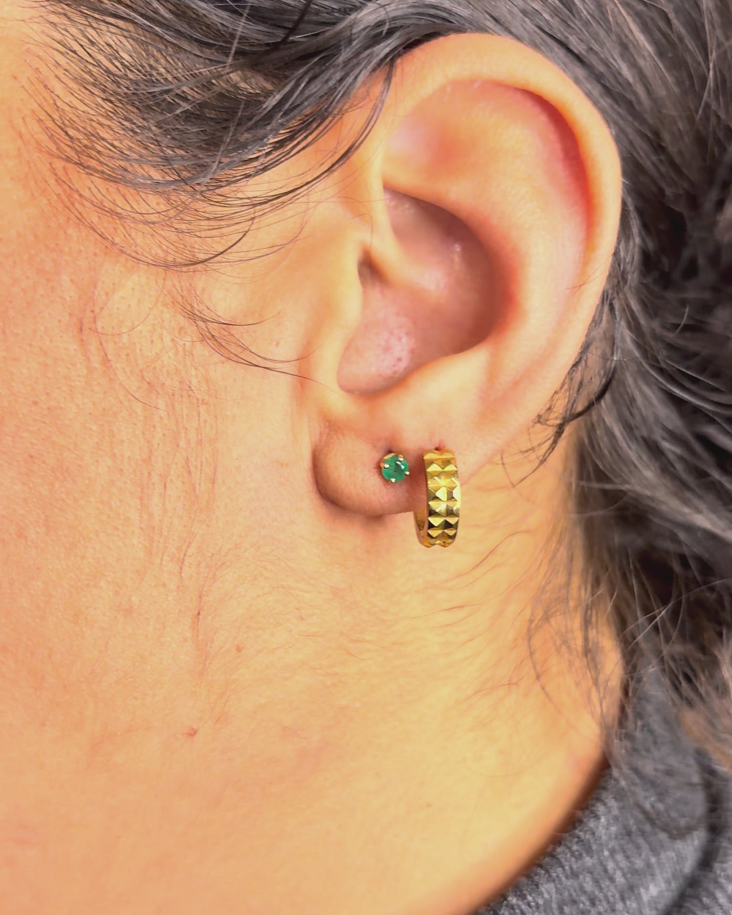 Emerald Stud Earrings 0.30 carat "Valentine"