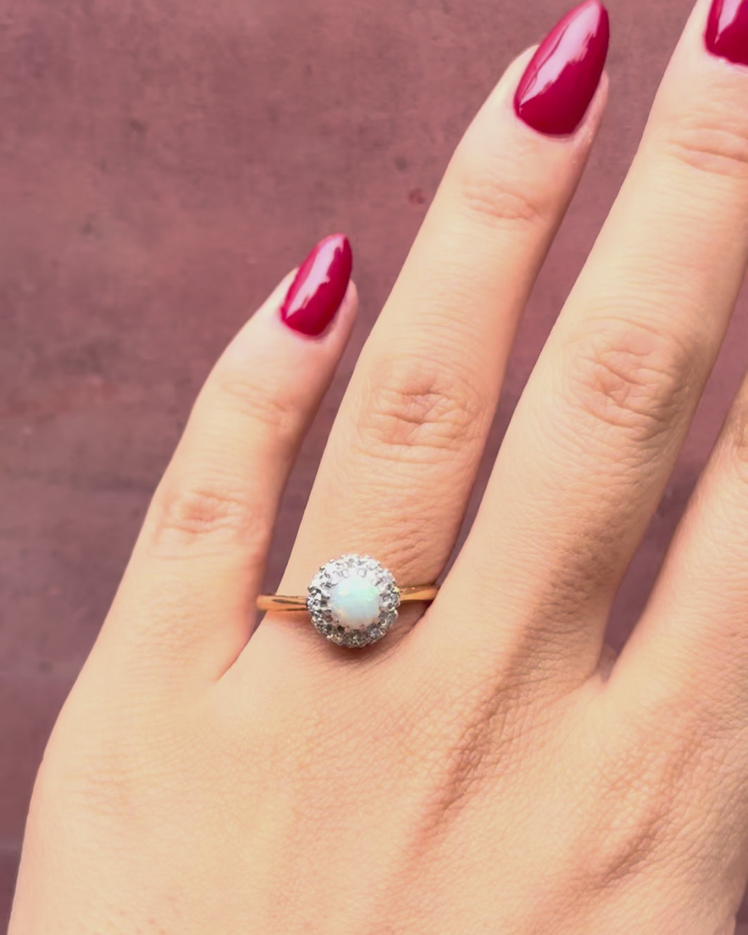Anillo margarita de ópalo de 0,50 quilates y diamantes «Delphine»