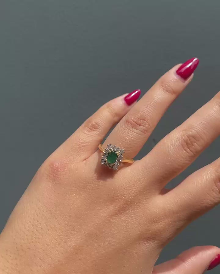 Bague Marguerite Émeraude 0.50 carat et Diamants &quot;Briara&quot;