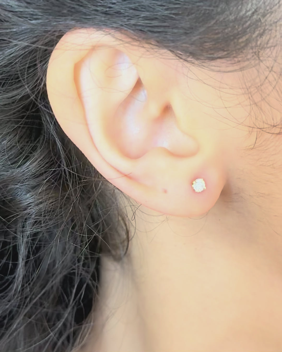 Diamond Single-Ear Stud "Colette"