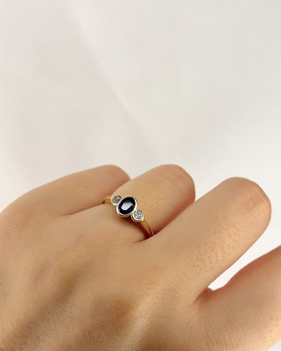 Bague Trilogie Saphir 0.45 carat & 2 Diamants "Maïlys"