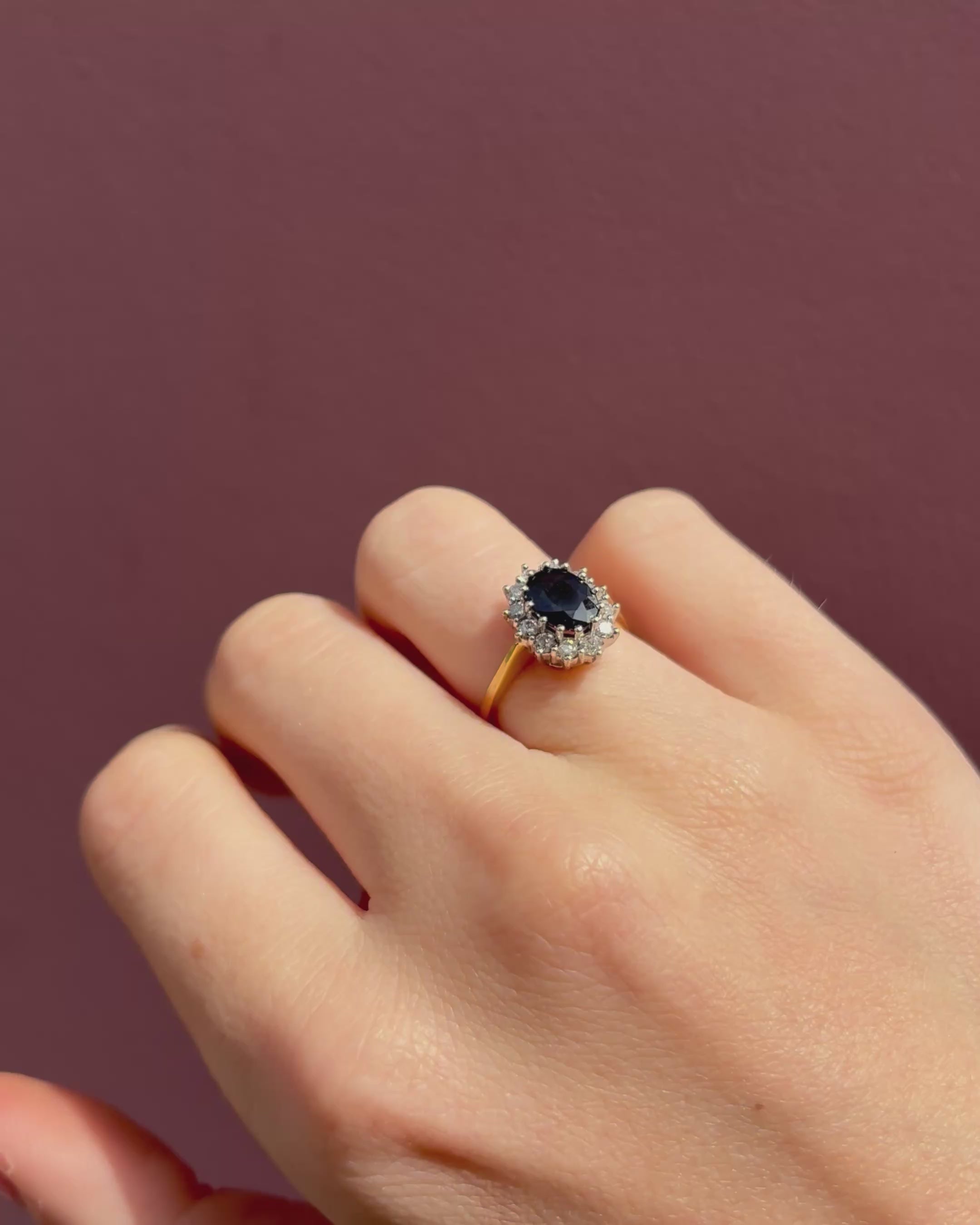 Bague Marguerite Saphir 1.72 carat &amp; 12 Diamants "Morgan"