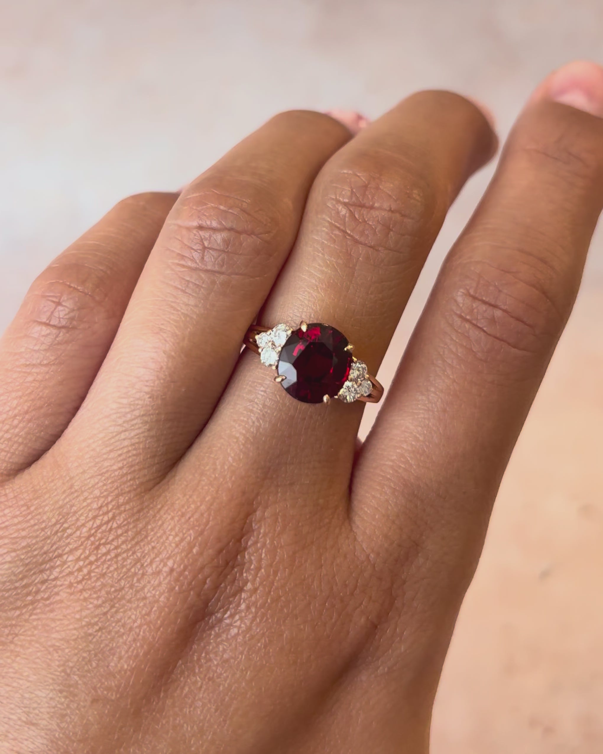 Bague Trilogie Grenat 3.40 carats &amp; Diamants 0.29 carat "Astrid"