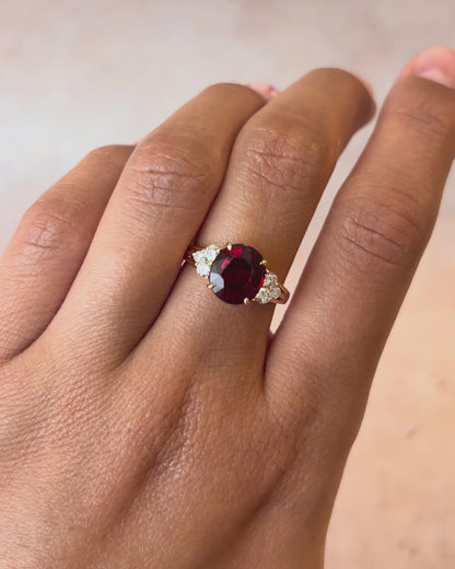 Bague Trilogie Grenat 3.40 carats &amp; Diamants 0.29 carat "Astrid"