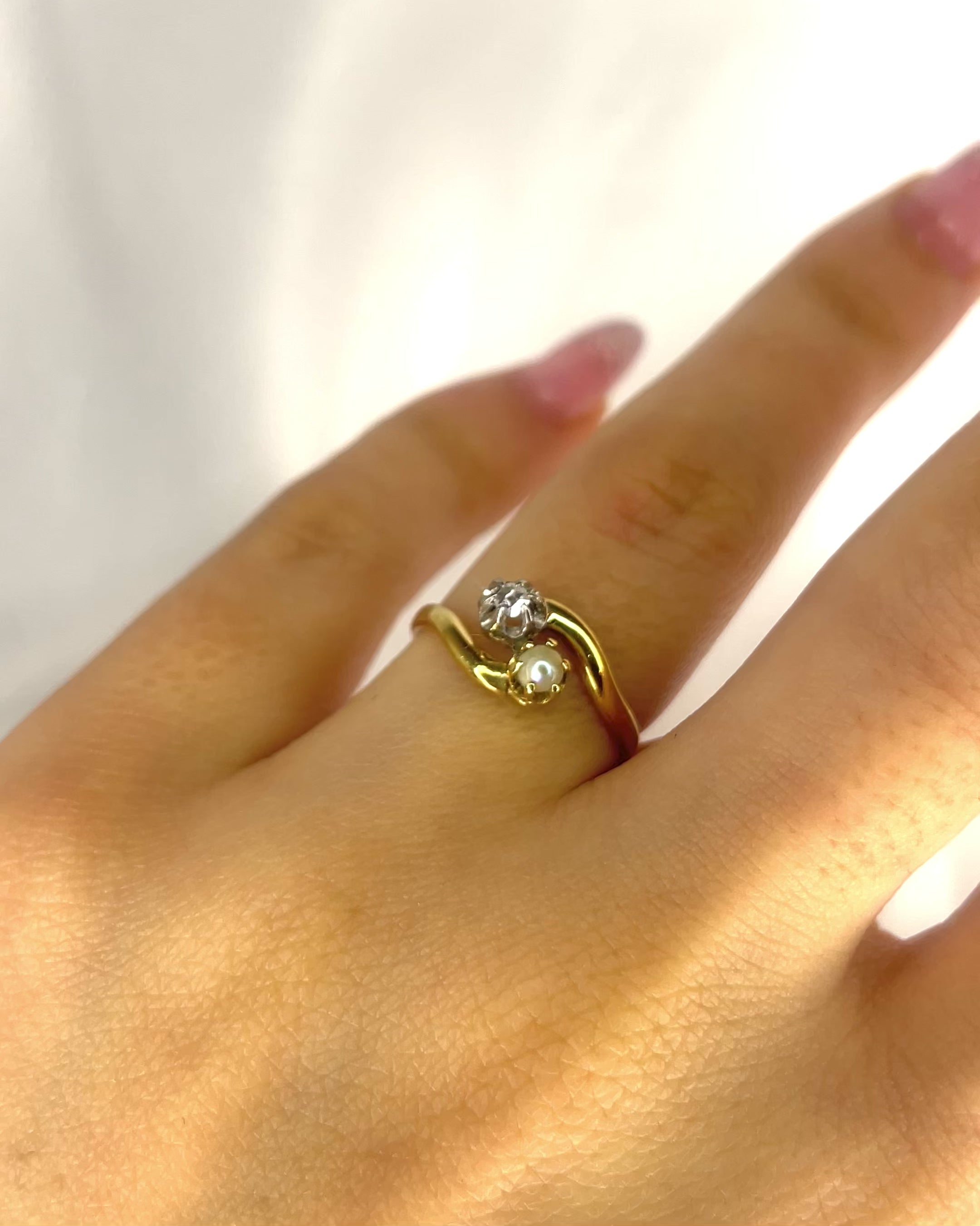 Bague Tourbillon Toi &amp; Moi Art Nouveau Diamant &amp; Perle "Cynthia"