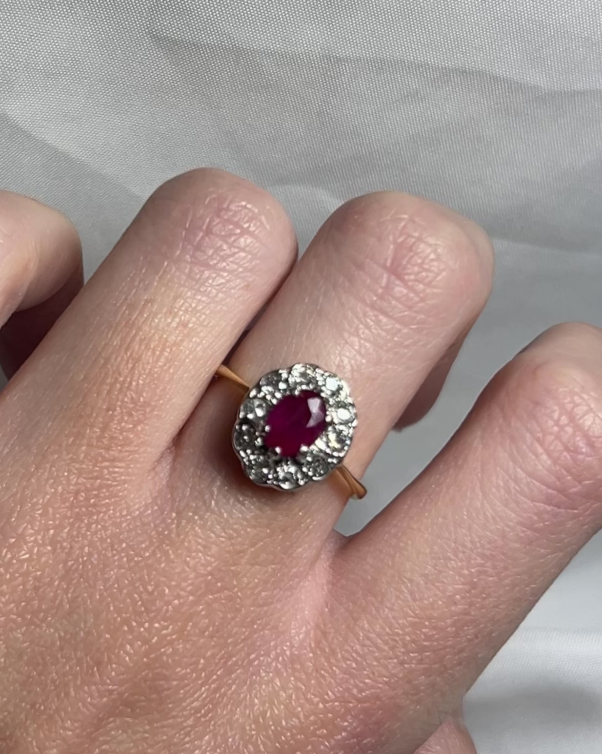 Anillo Margarita Rubí 1 quilate y Diamantes 0,40 quilate "Sienna"