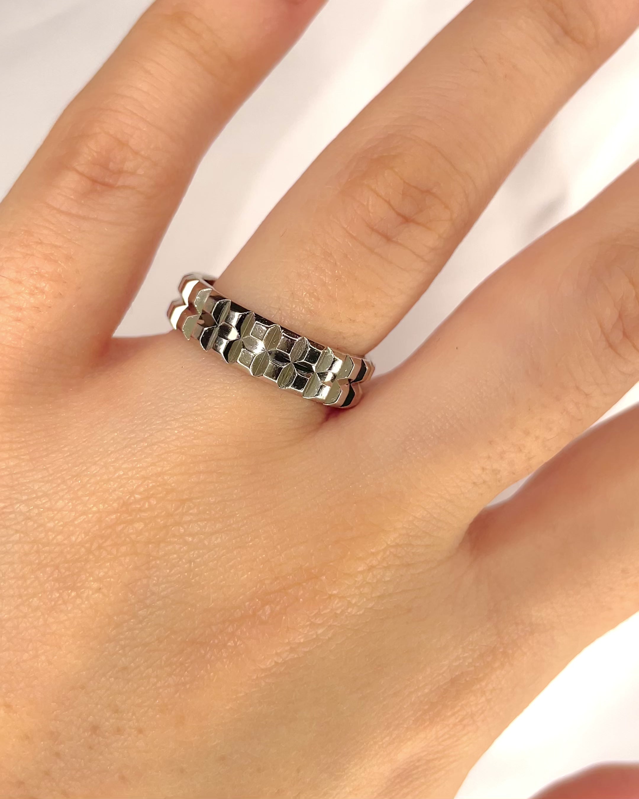 Alianza Doble Boucheron Oro Gris 8g "Clavo de París"