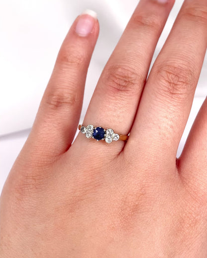 Anillo Trilogía Zafiro 0,45 quilates y Diamantes "Marina"