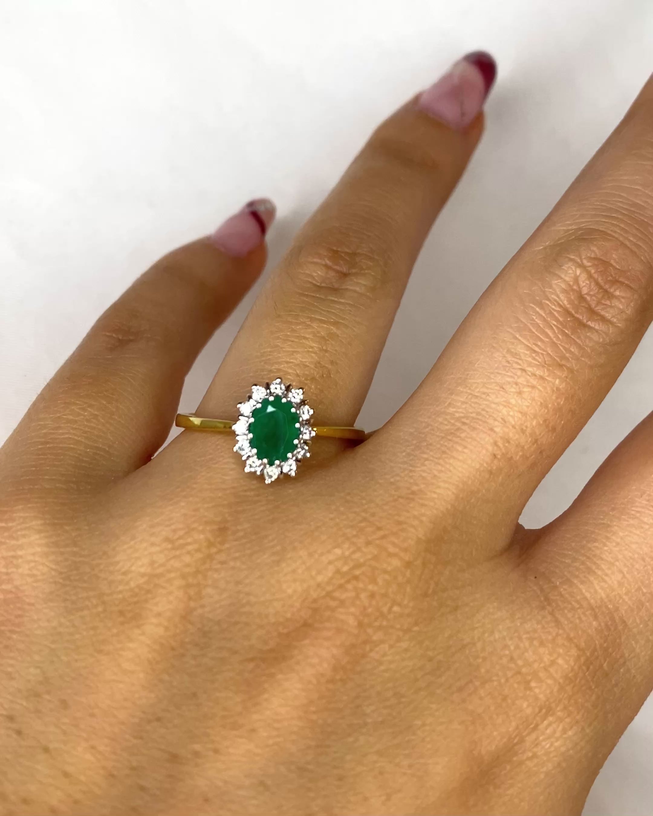 Bague Marguerite Émeraude 0.76 carat &amp; 12 Diamants "Selma"