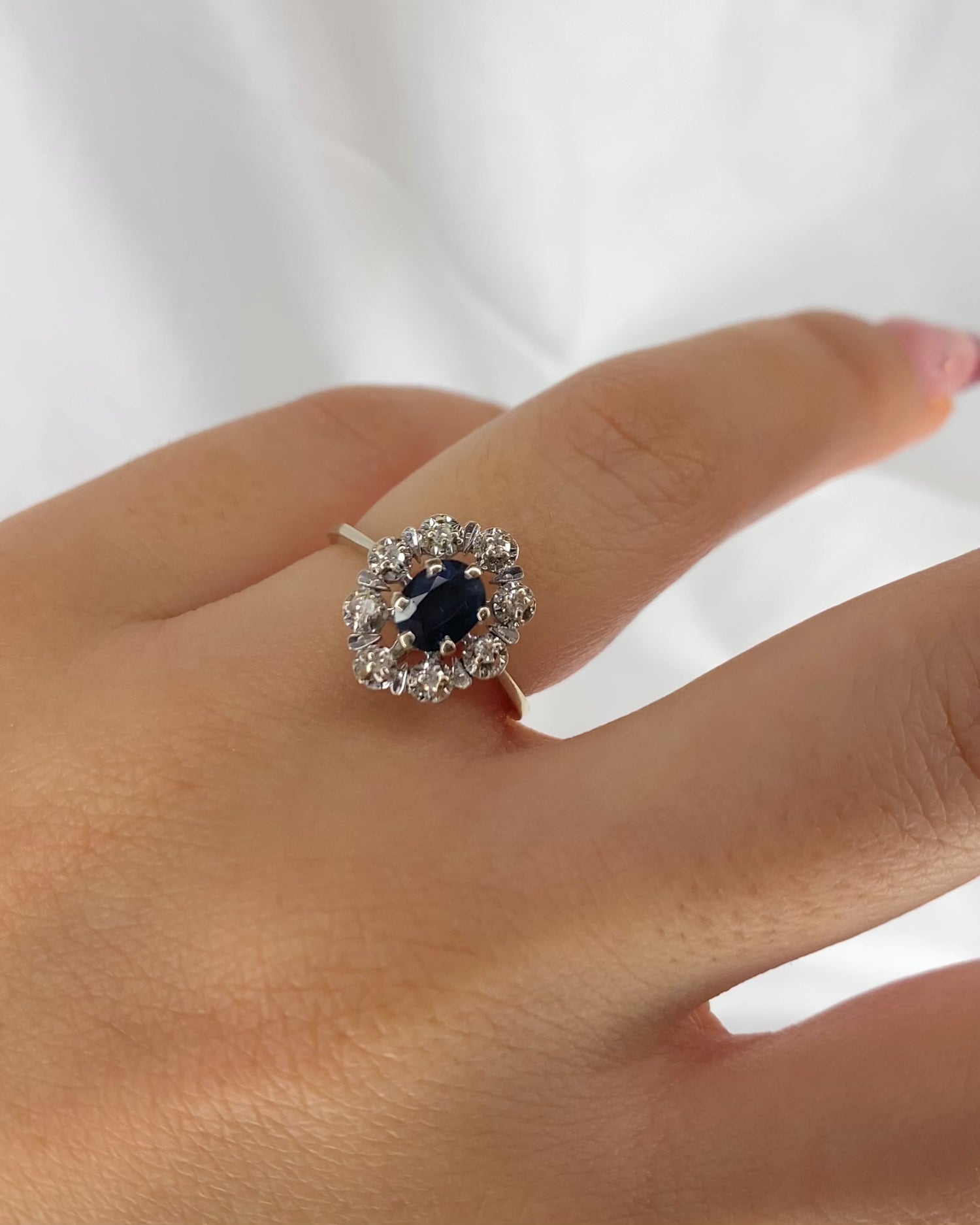 Bague Marguerite Saphir 0.60 carat &amp; 8 Diamants &quot;Mathilda&quot;