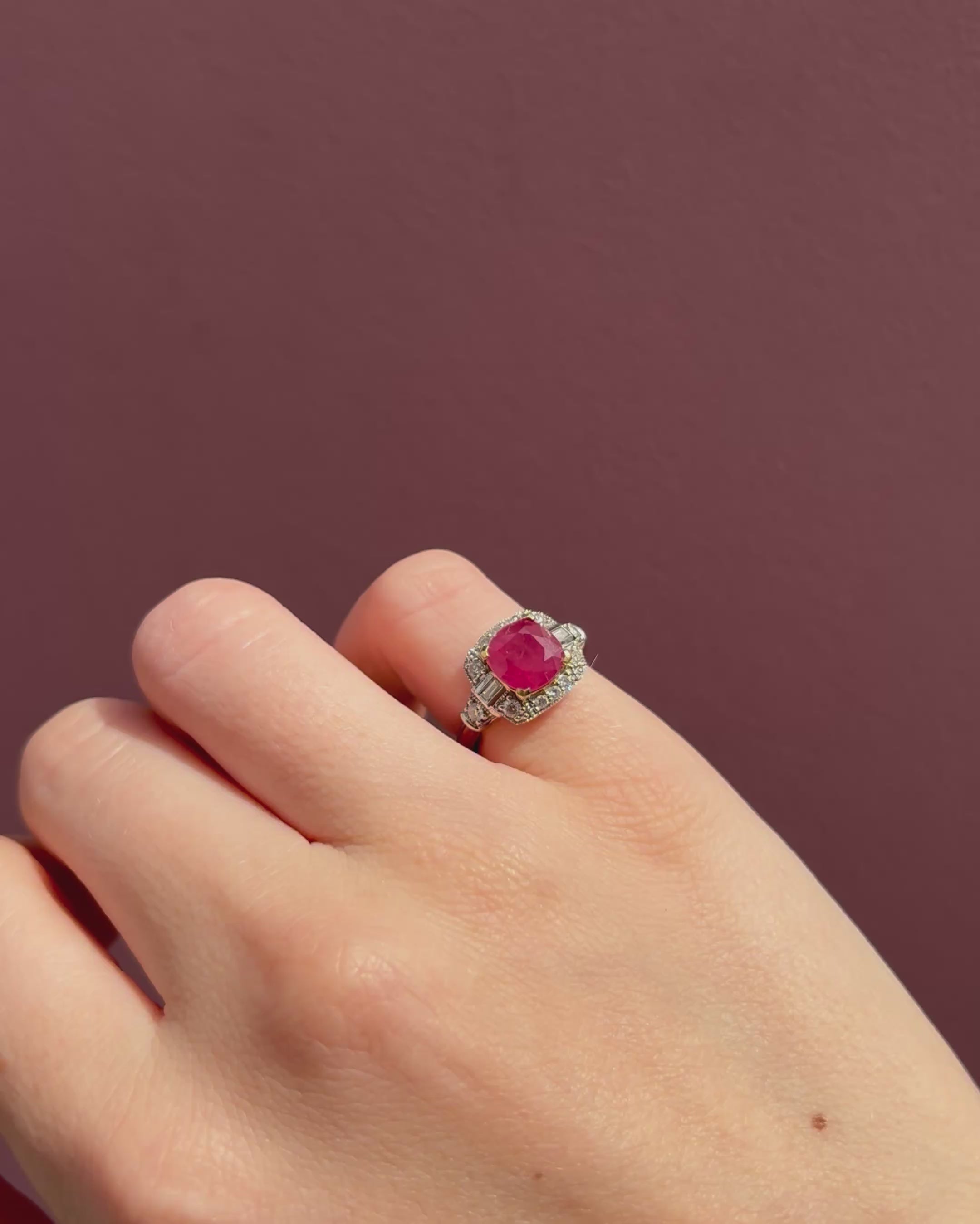 Bague Art-Déco Rubis 2.90 carats &amp; 14 Diamants "Milo"