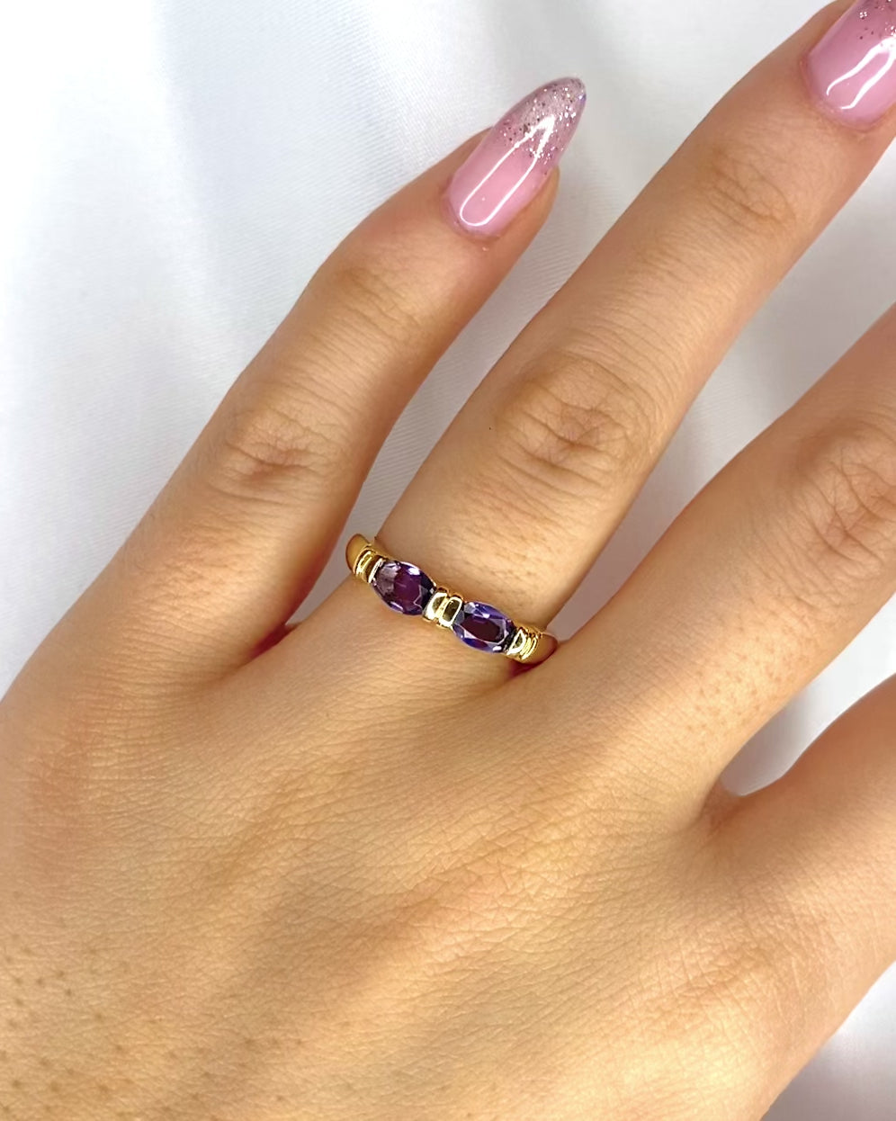 Anillo rígido de iolitas 0,60 quilates "Lila"
