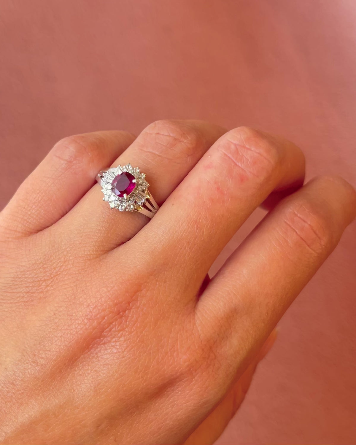 Bague Marguerite Rubis 0.64 carat &amp; Diamants 0.25 carat "Vivienne"