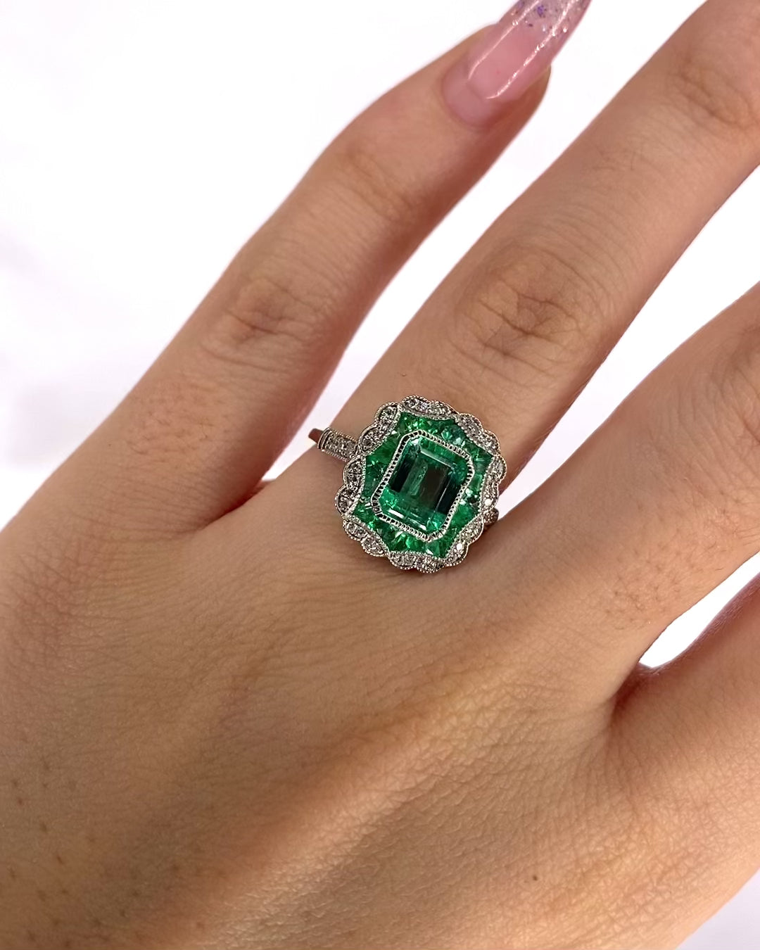 Bague Style Art Déco Emeraudes 1.66 carat &amp; 38 Diamants "Eugénie"