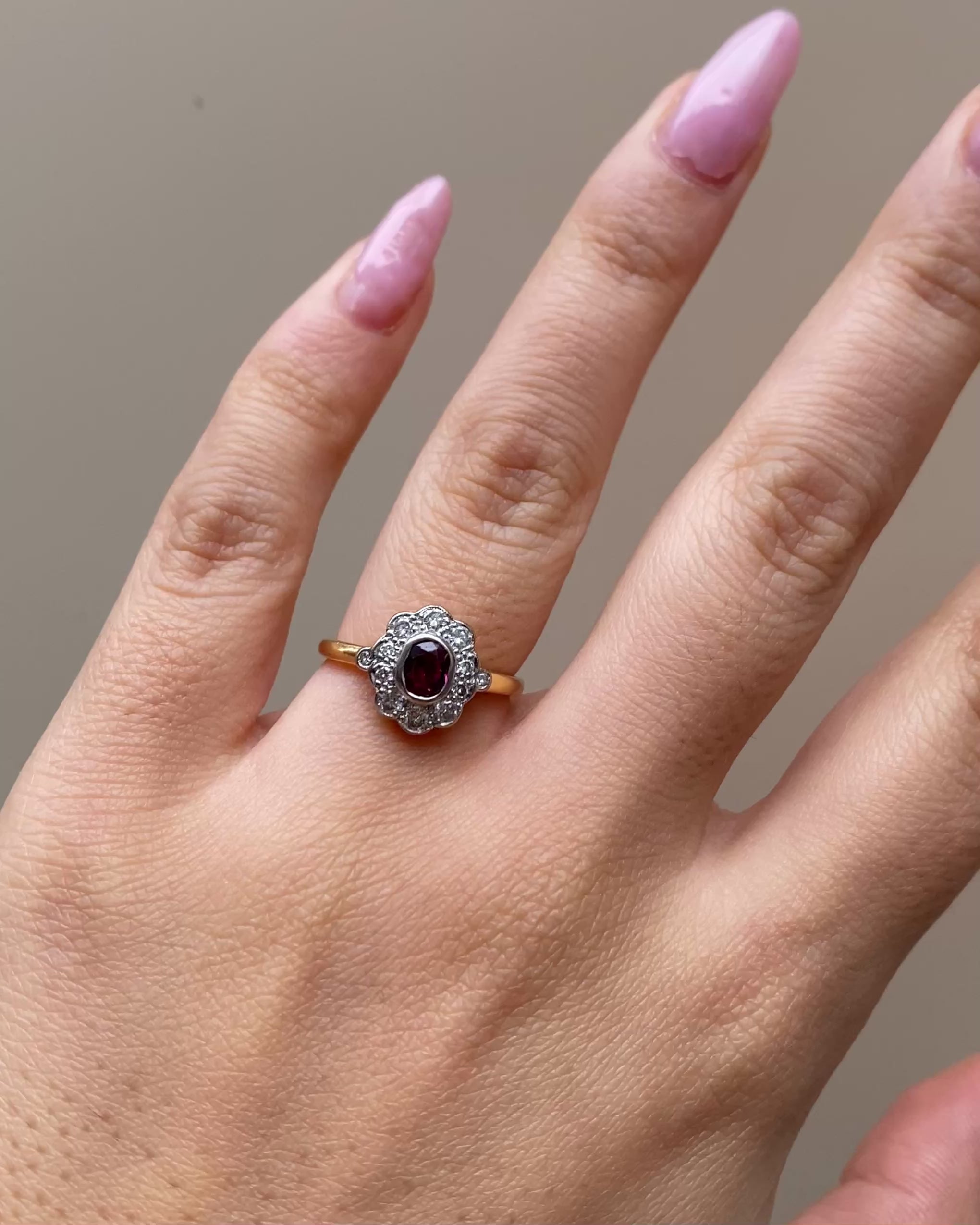 Bague Marguerite Rubis 0.34 carat &amp; 12 Diamants "Suzanne"