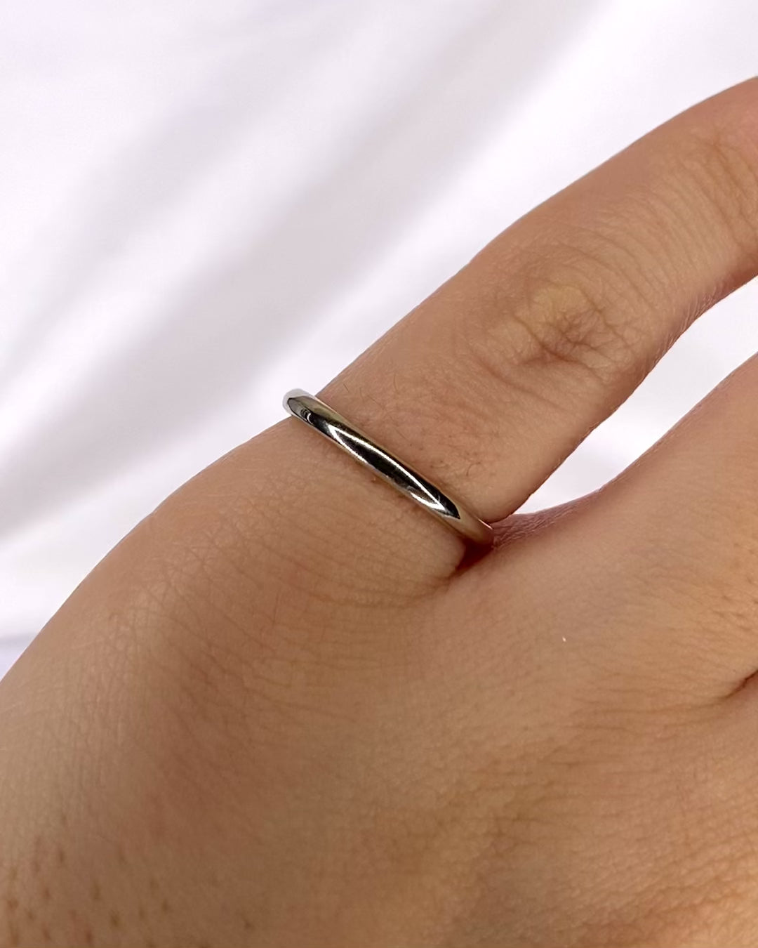 18-Carat Gold Gray Wedding Band 2 mm "Chantal"