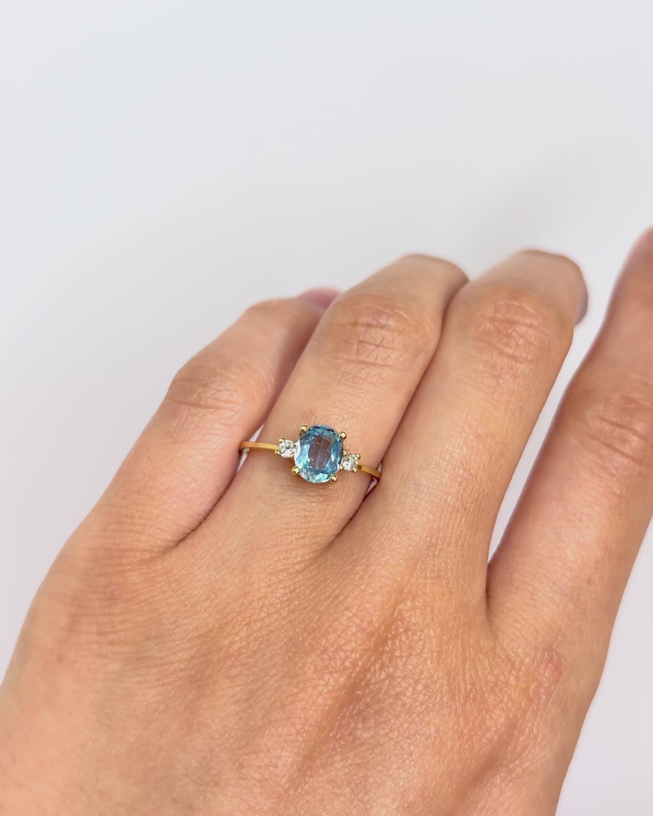 Bague Trilogie Aigue-Marine 0.95 carat &amp; Diamants "Fiona"