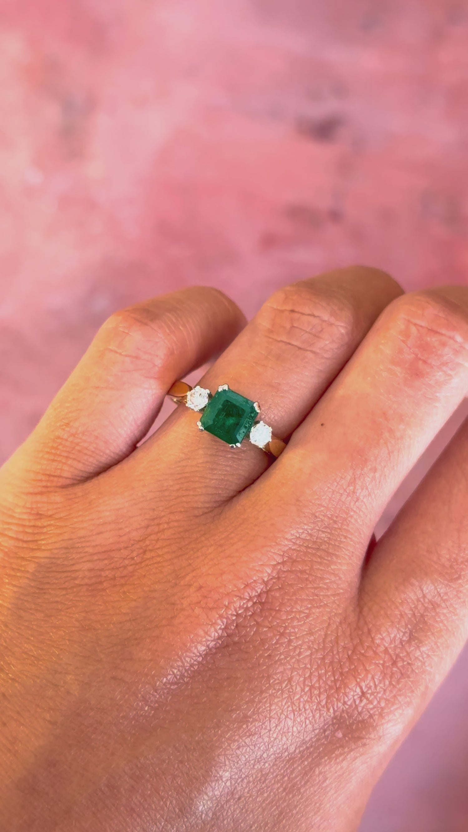 1.04-carat Emerald &amp; 0.20-carat Diamond Trilogy Ring "Léa"