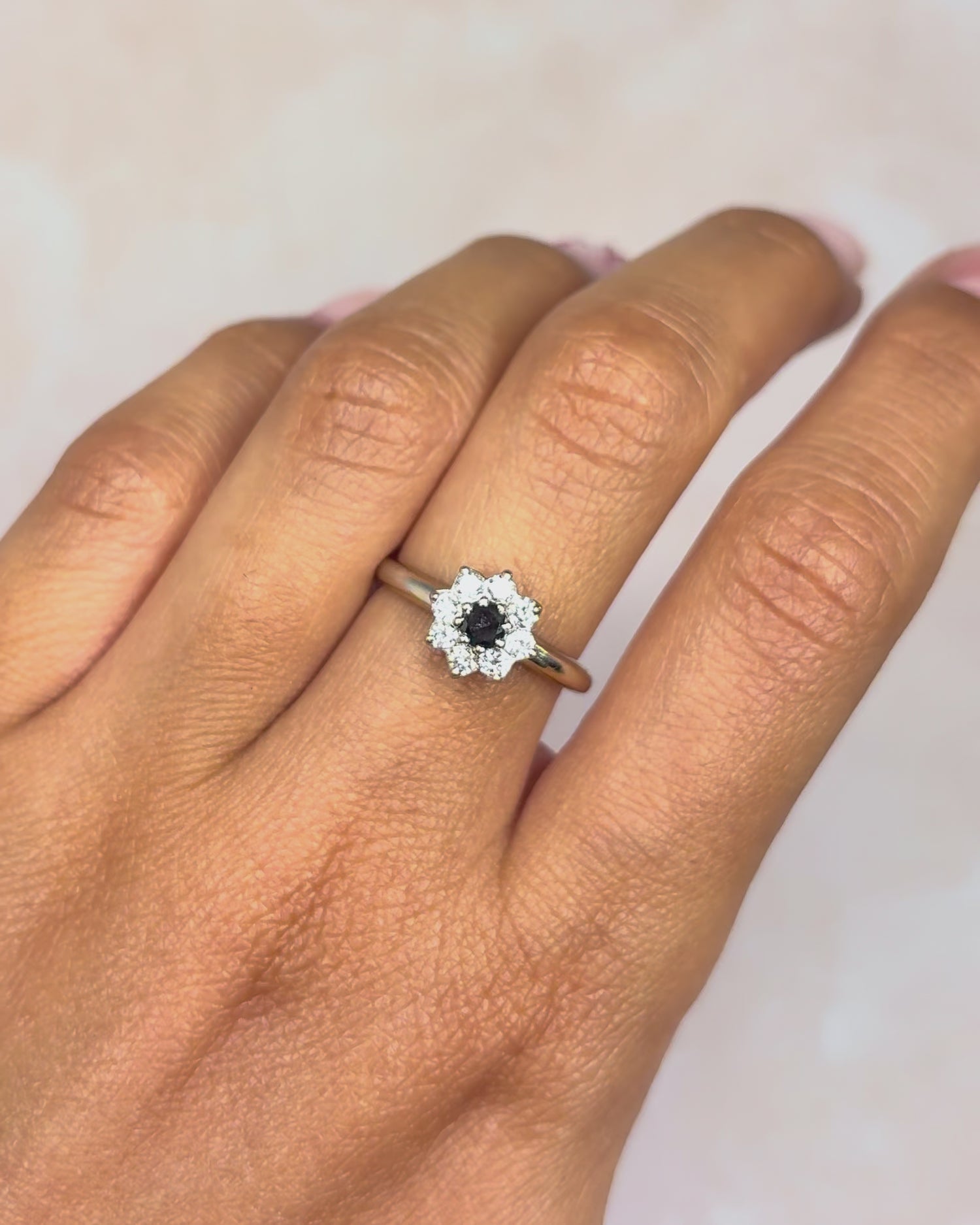 Bague Marguerite Diamants Noir &amp; Blancs 0.39 carat "Liana"