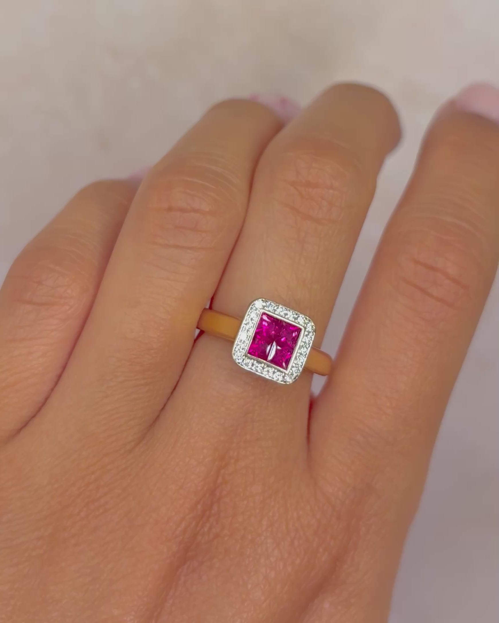 Bague Style Art-Déco Rubis 0.80 carat &amp; Diamants 0.22 carat "Tania"