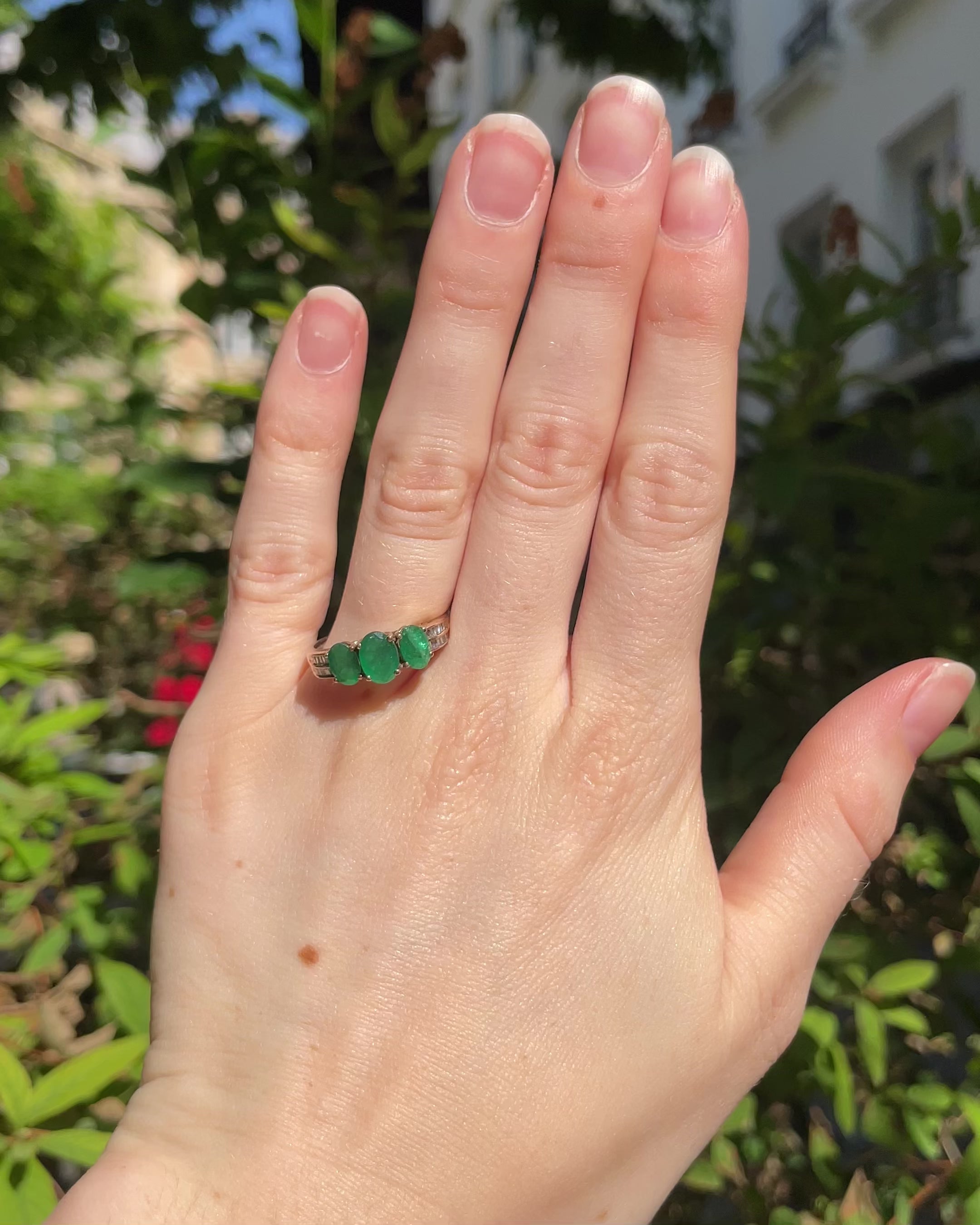 Bague Trilogie Émeraudes 1.65 carat &amp; 20 Diamants "Helena"
