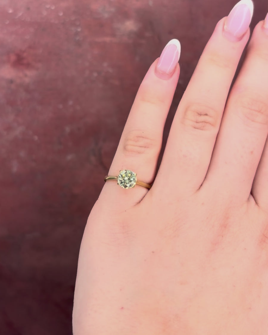 Anillo solitario de diamante amarillo intenso de 1.24 quilates «Anastasia»