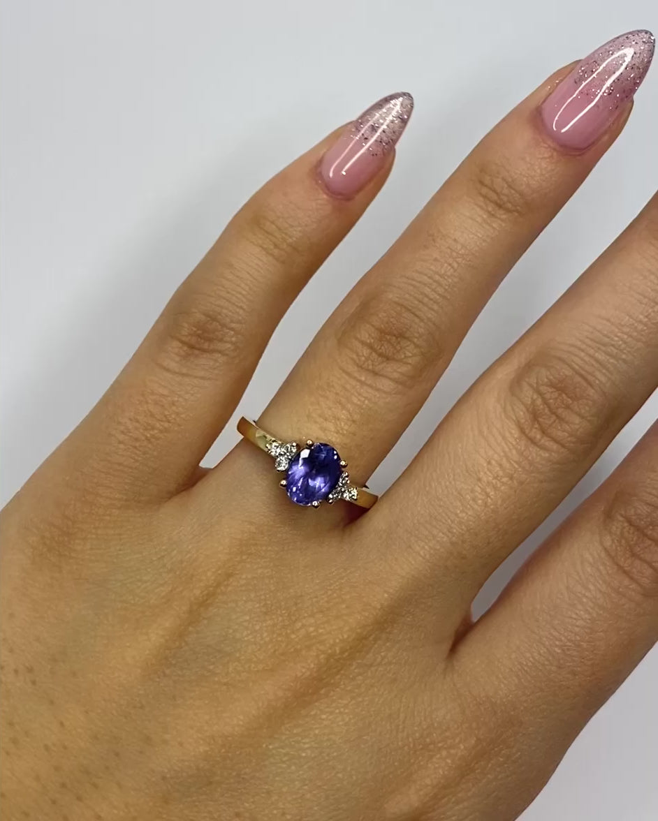 Anillo Trilogía Tanzanita 1.53 quilates y Diamantes "Gloria"