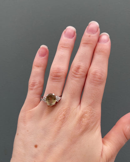 Bague Trilogie Zultanite 3.70 carats &amp; Diamants &quot;Senna&quot;