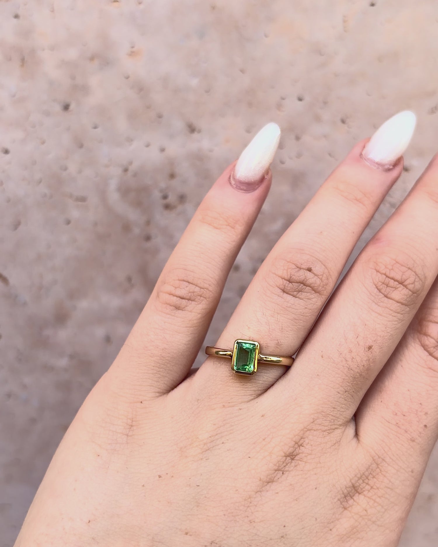 Bague Solitaire Émeraude 0.74 carat "Donna"